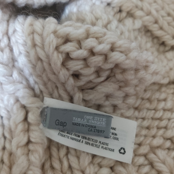 💙 3/$25 GAP beige cable knit infinity scarf with wool - Picture 5 of 6
